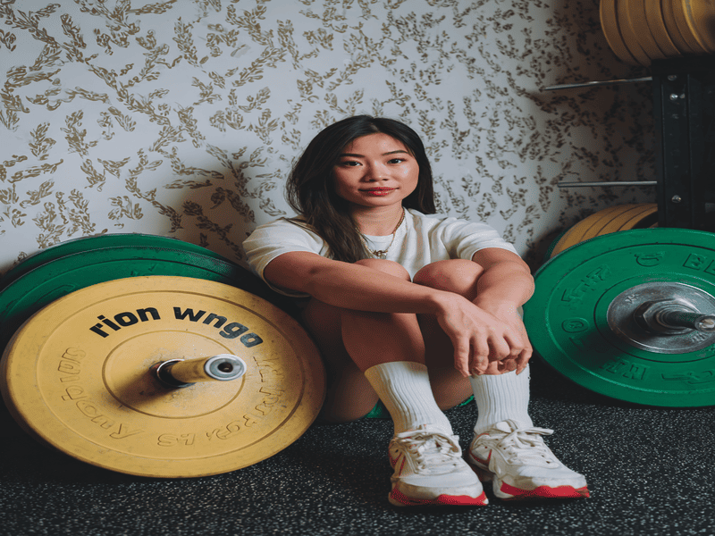 A person filling out a supplier scorecard